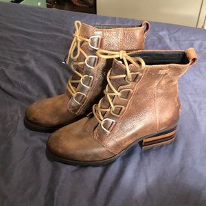 New Sorel boots size 9